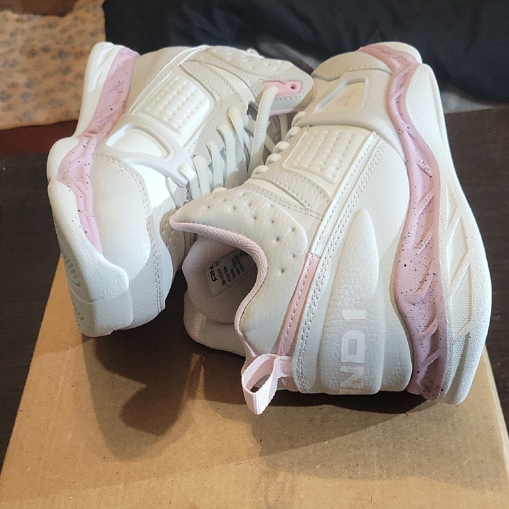 AND1 Assist 6.0 "Pink White & Grey" Sneakers Girls 3.5 Boys 2Y NWT - Picture 8 of 10